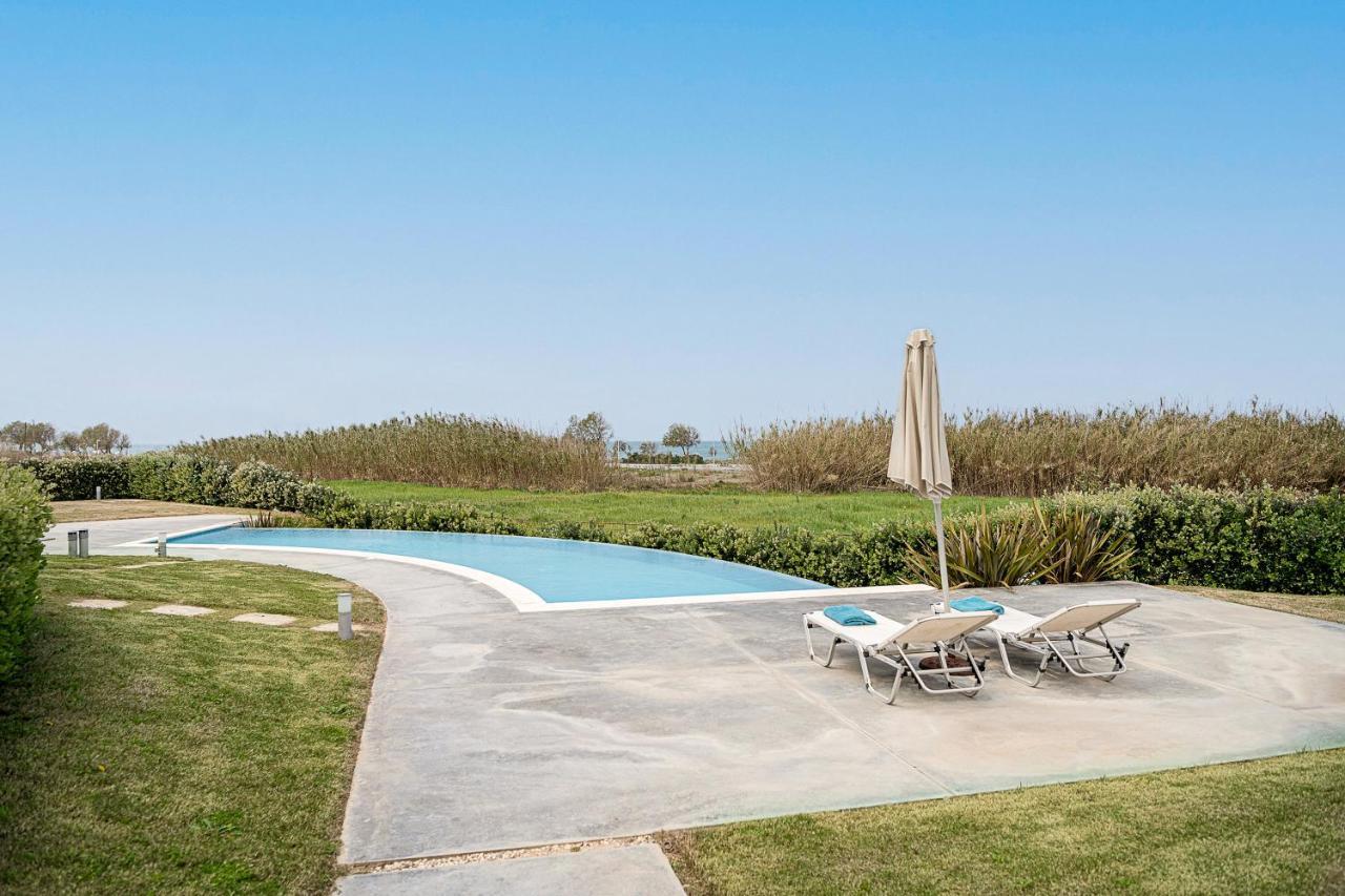 Resitour - Aphrodite Beachfront Pirgos Psilonerou Esterno foto