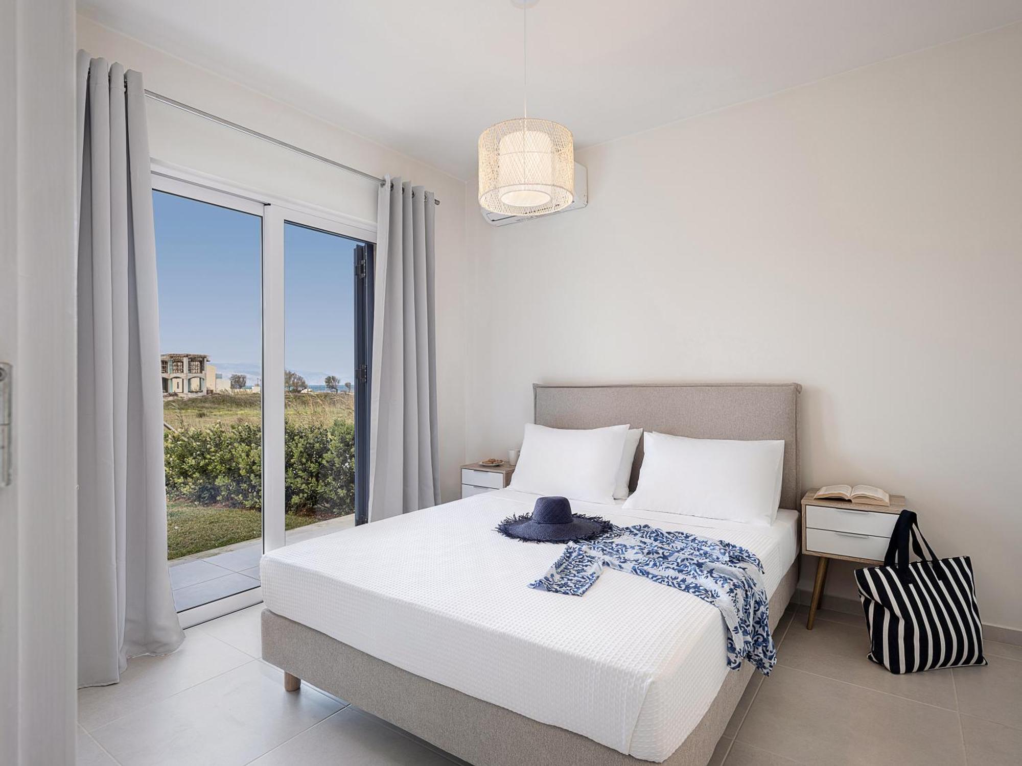 Resitour - Aphrodite Beachfront Pirgos Psilonerou Esterno foto