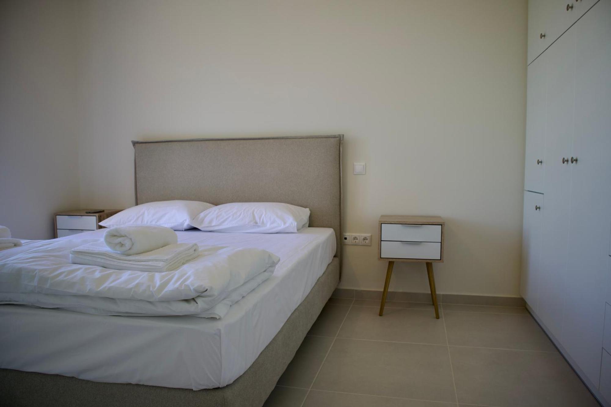 Resitour - Aphrodite Beachfront Pirgos Psilonerou Camera foto