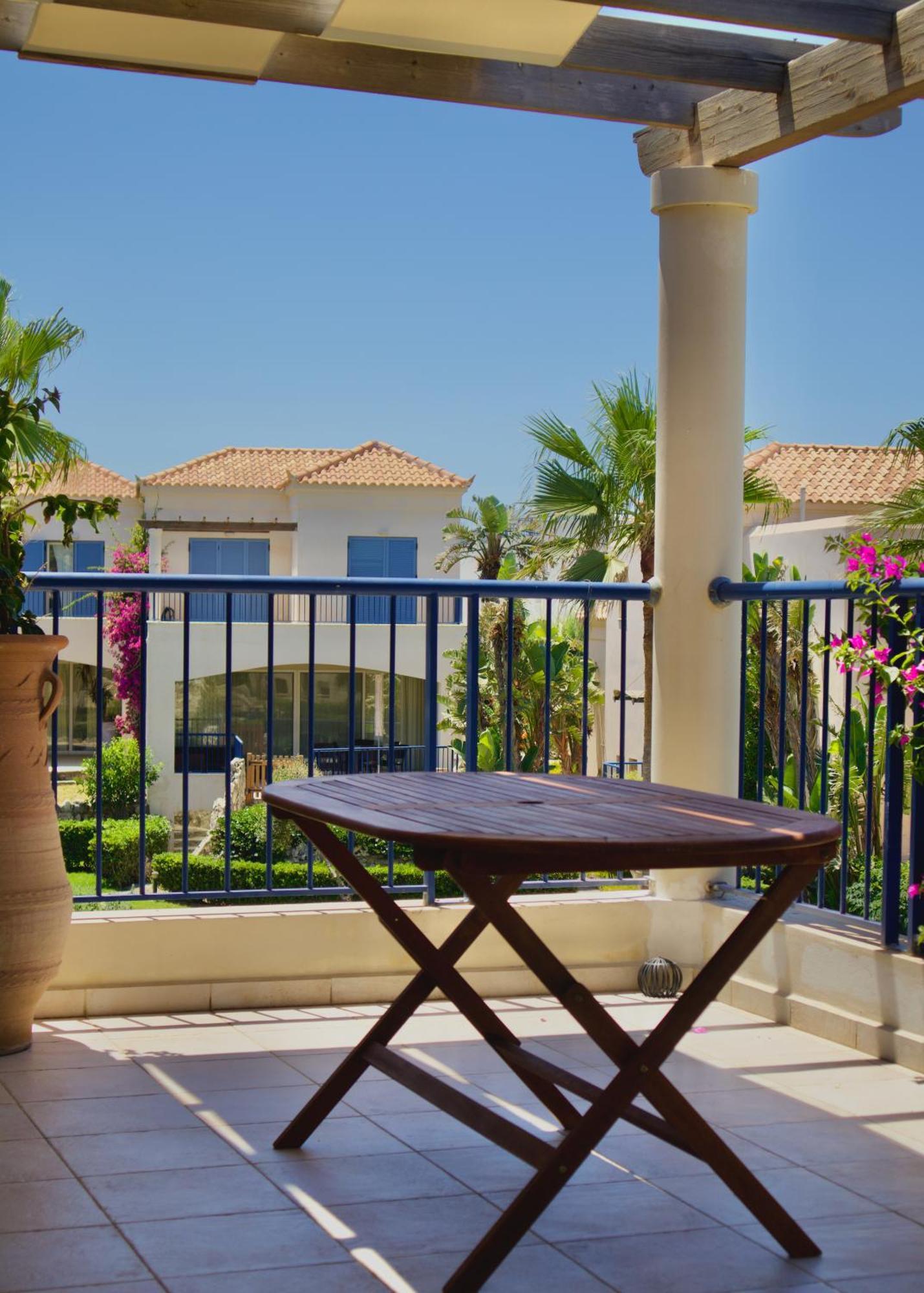 Resitour - Aphrodite Beachfront Pirgos Psilonerou Camera foto