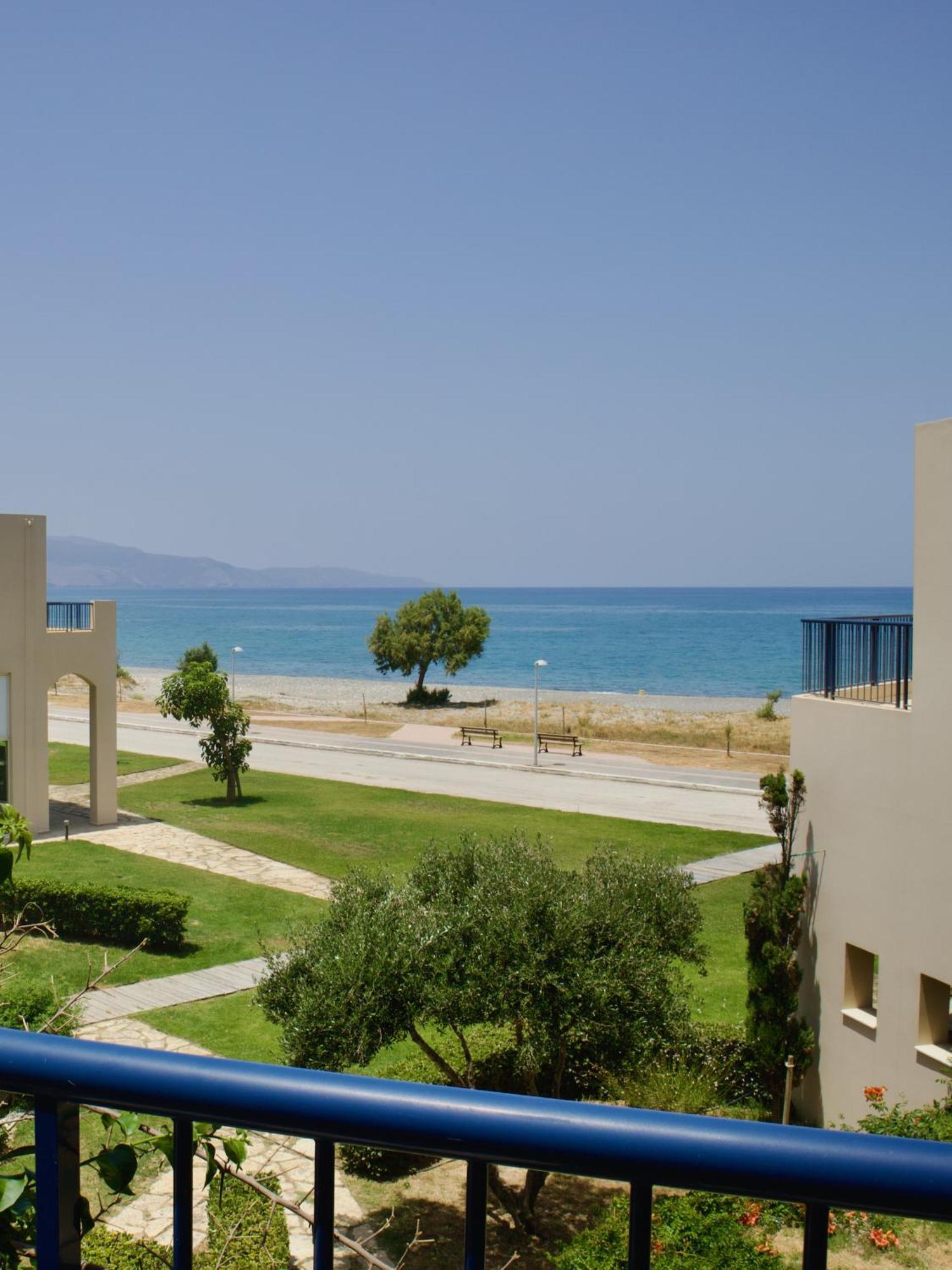 Resitour - Aphrodite Beachfront Pirgos Psilonerou Camera foto