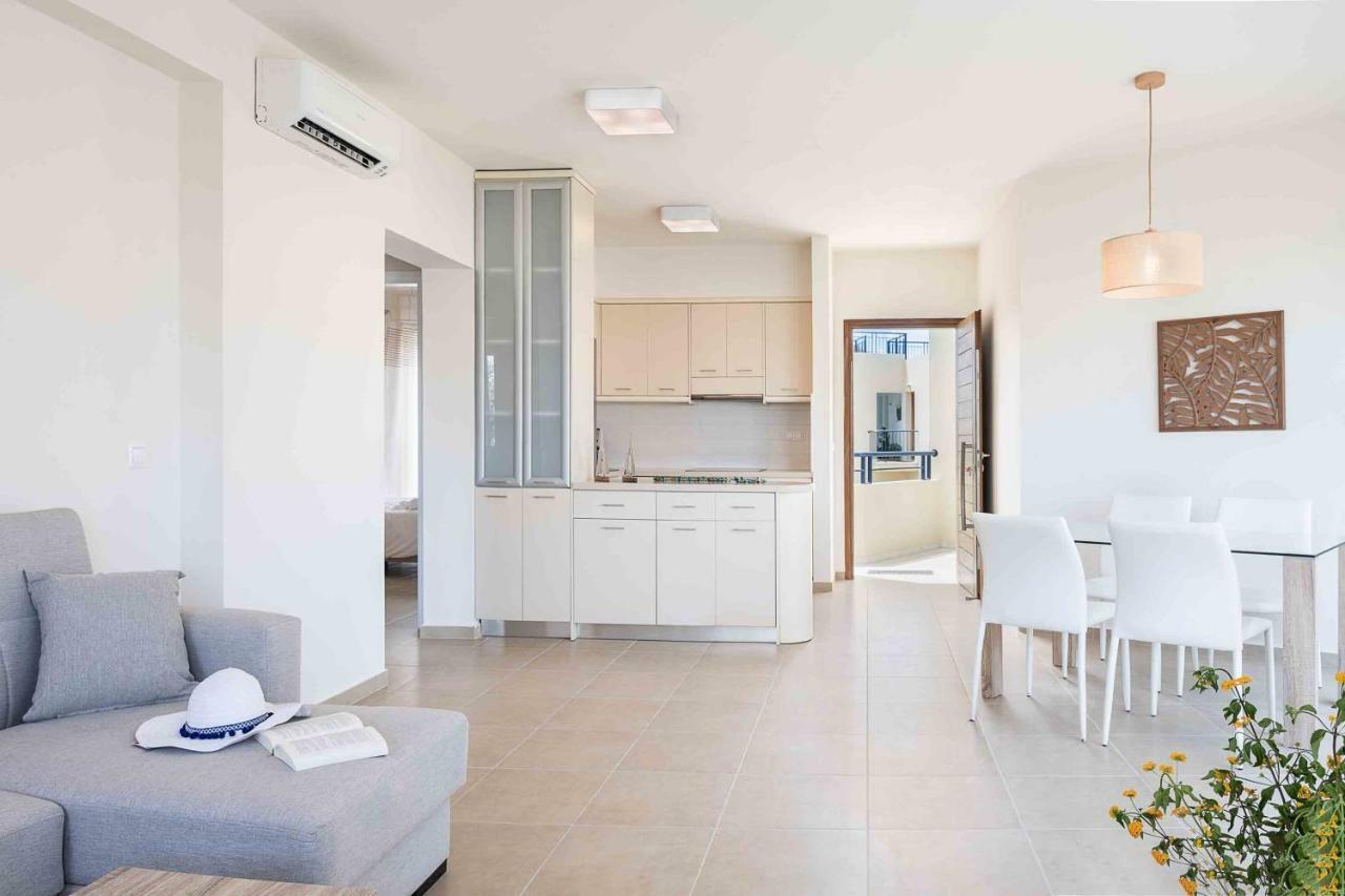 Resitour - Aphrodite Beachfront Pirgos Psilonerou Esterno foto