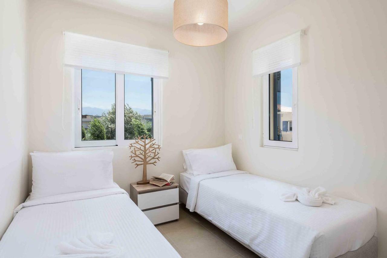 Resitour - Aphrodite Beachfront Pirgos Psilonerou Esterno foto