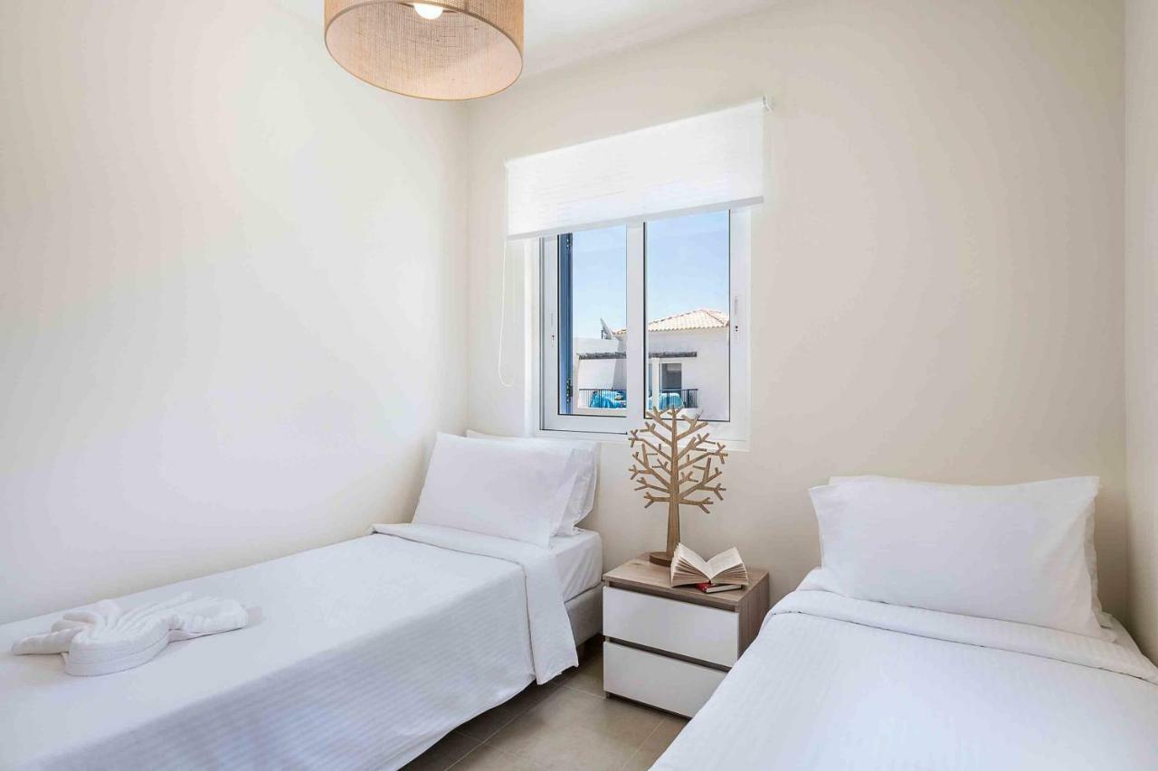 Resitour - Aphrodite Beachfront Pirgos Psilonerou Esterno foto